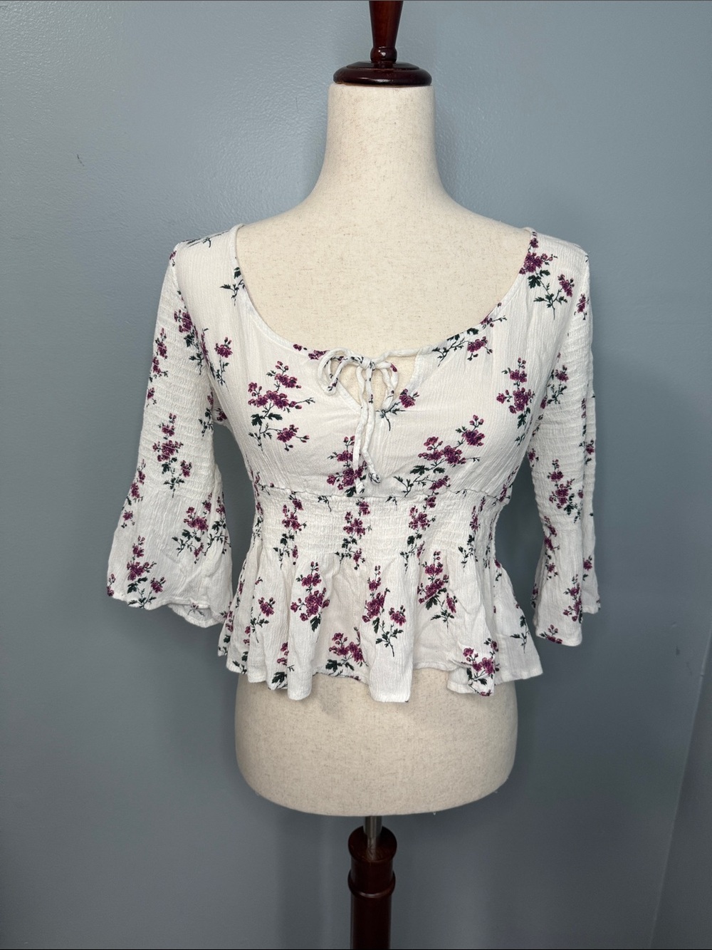 American Eagle Women’s White Floral Peplum Top Sz S